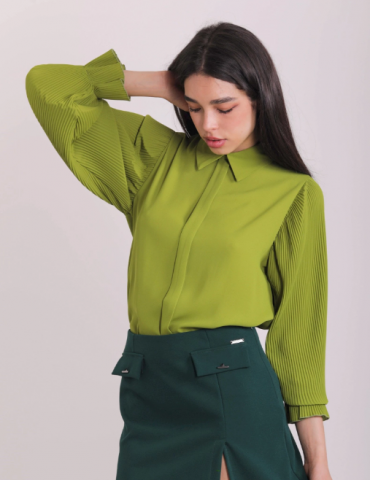 BLUSA CON MANICHE PLISSE