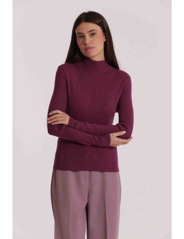 MAGLIA CON RICAMO SUL POLSO