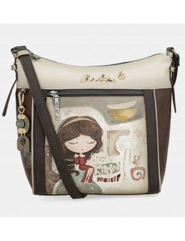 Anekke Borsa a tracolla...