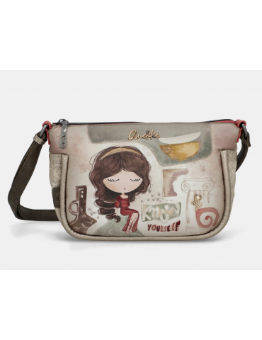 Anekke Borsa a tracolla...