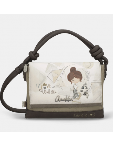 Anekke Borsa a tracolla con...